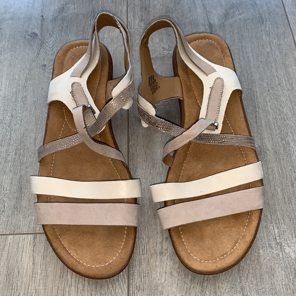 Easy Spirit Leather Tan/Beige Sandal 7 - Picture 5 of 6